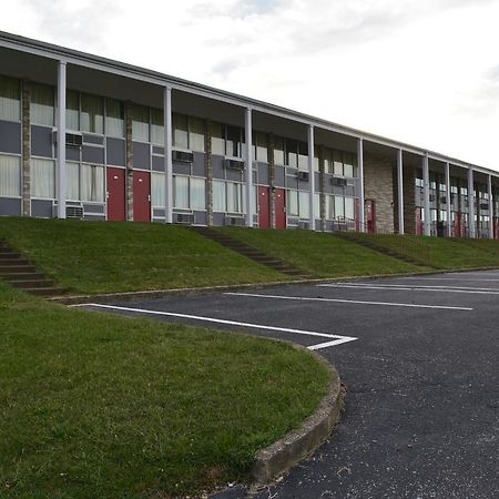 Red Carpet Inn & Suites New Cumberland Eksteriør bilde