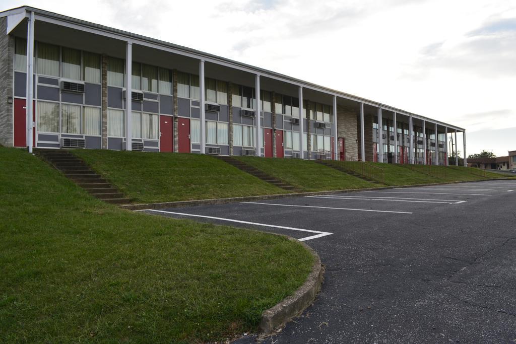 Red Carpet Inn & Suites New Cumberland Eksteriør bilde