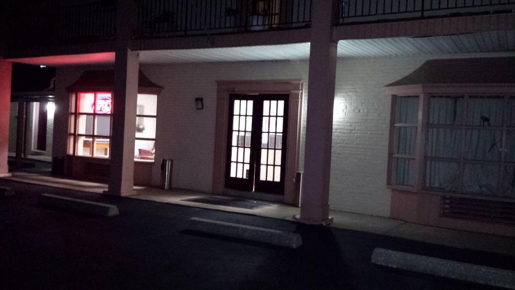 Red Carpet Inn & Suites New Cumberland Eksteriør bilde