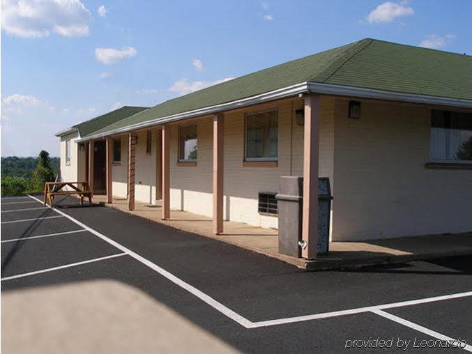 Red Carpet Inn & Suites New Cumberland Eksteriør bilde